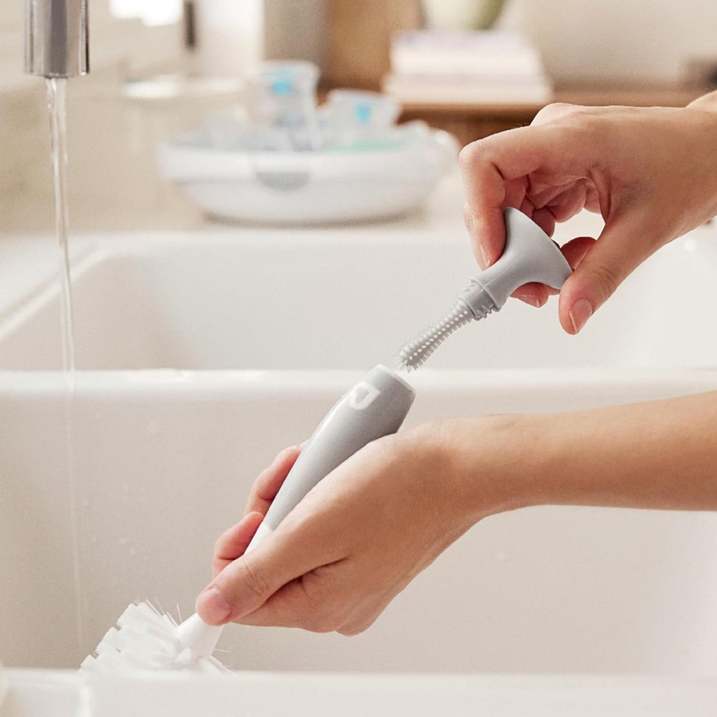 Munchkin Bristle™ Bottle Brush handle design