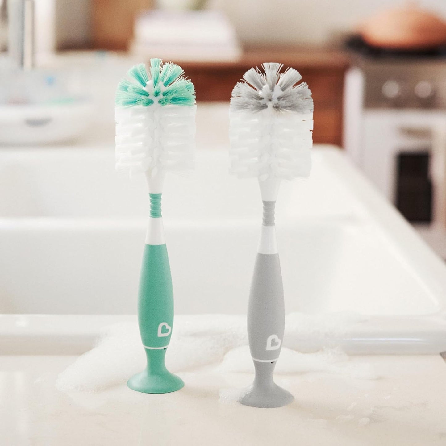 Munchkin Bristle™ Bottle Brush ergonomic grip