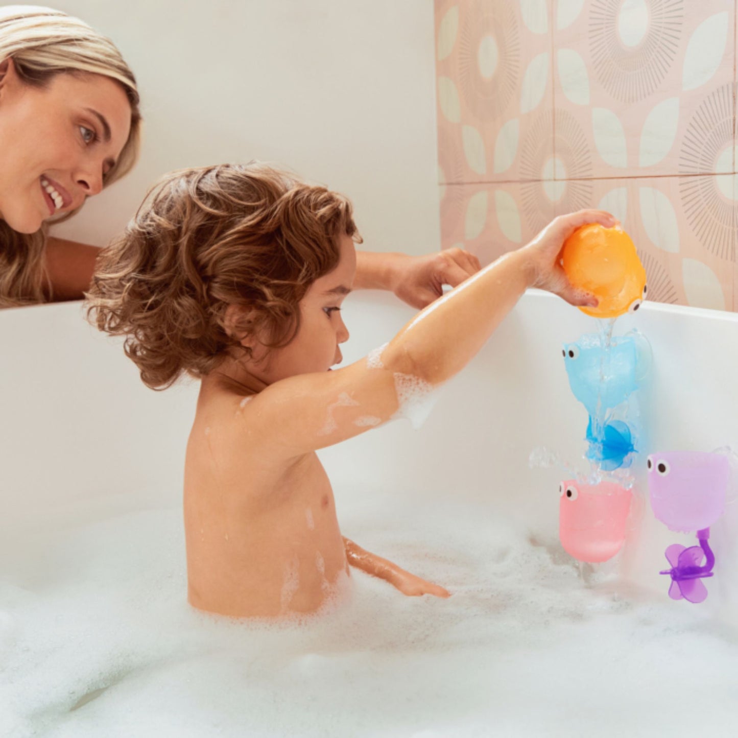 Bath Scoop & Pour Set by Munchkin