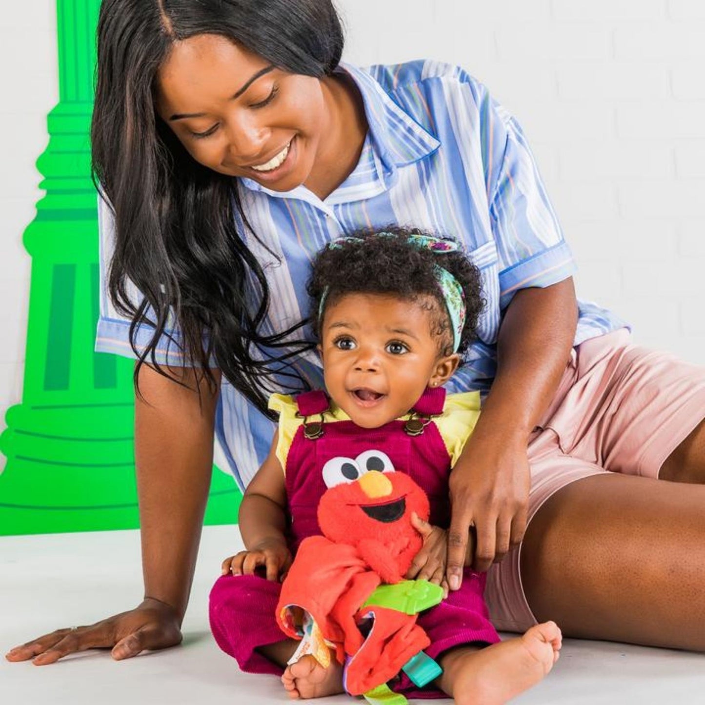 Sesame Street Snuggles with Elmo ™ Baby's First Soothing Blanket