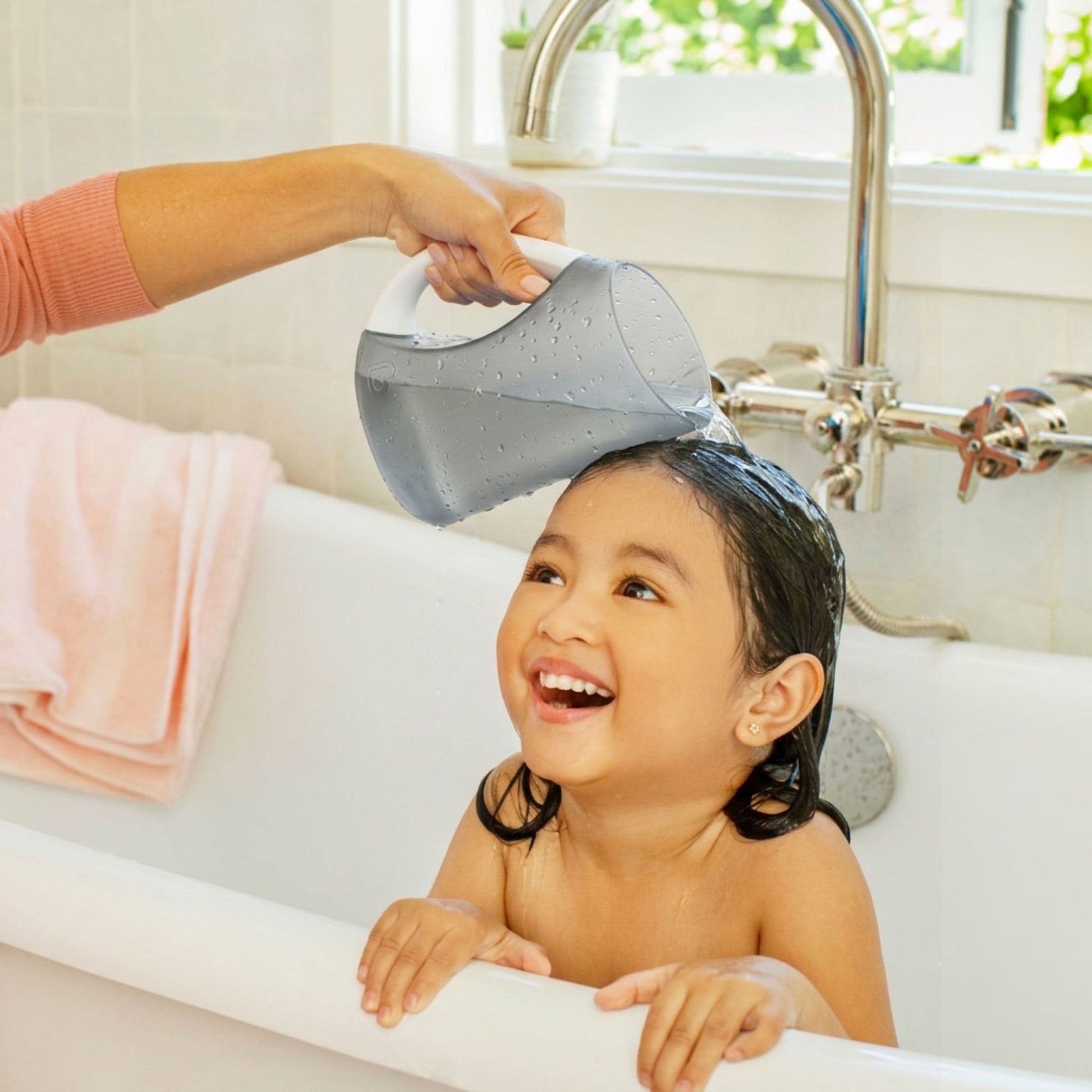 Munchkin Rinse ™ Bath Rinser - Infantino